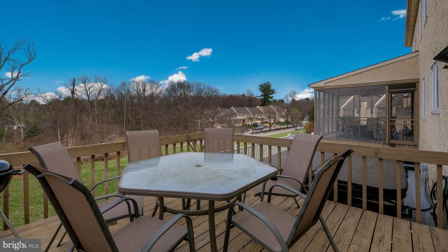 74 Hargrave Lane photo 32