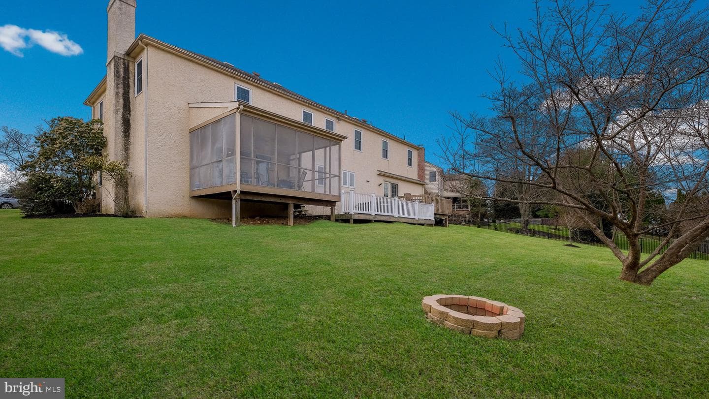 74 Hargrave Lane photo 34