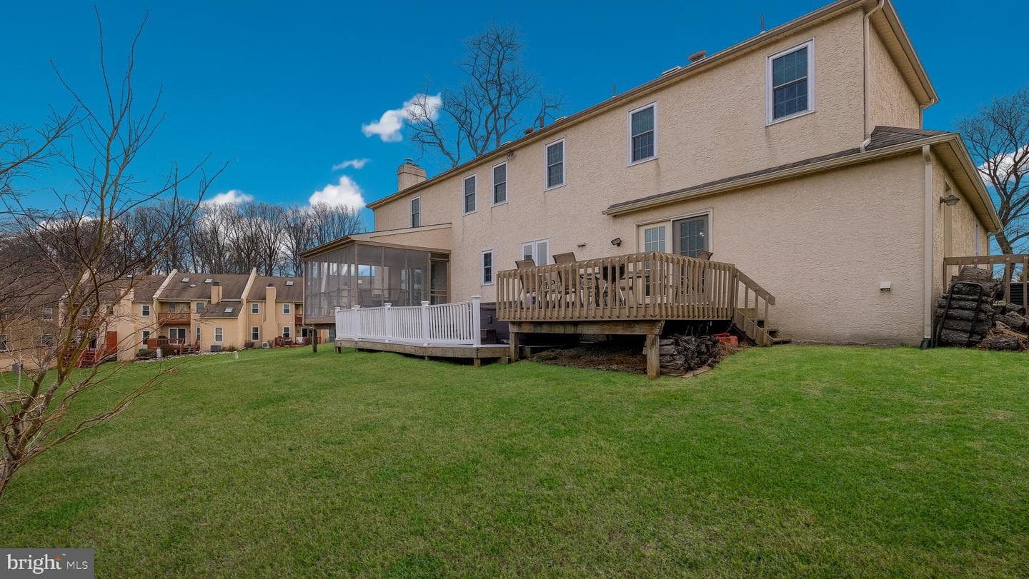 74 Hargrave Lane photo 35