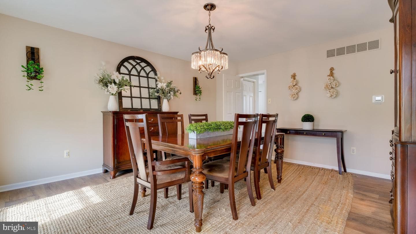 74 Hargrave Lane photo 8