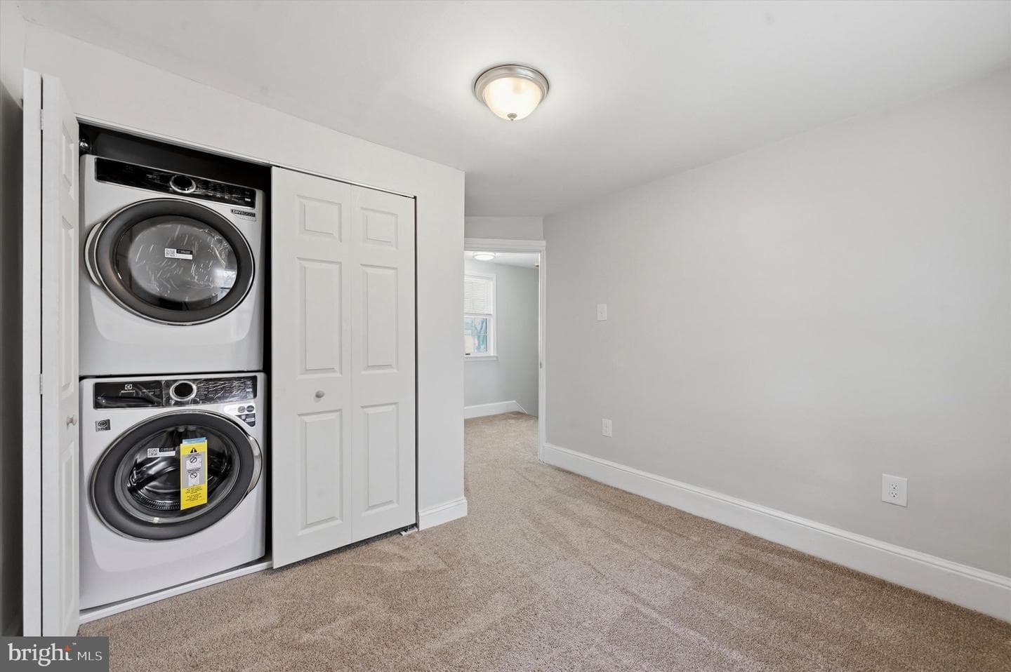 1042 Randall Avenue photo 13