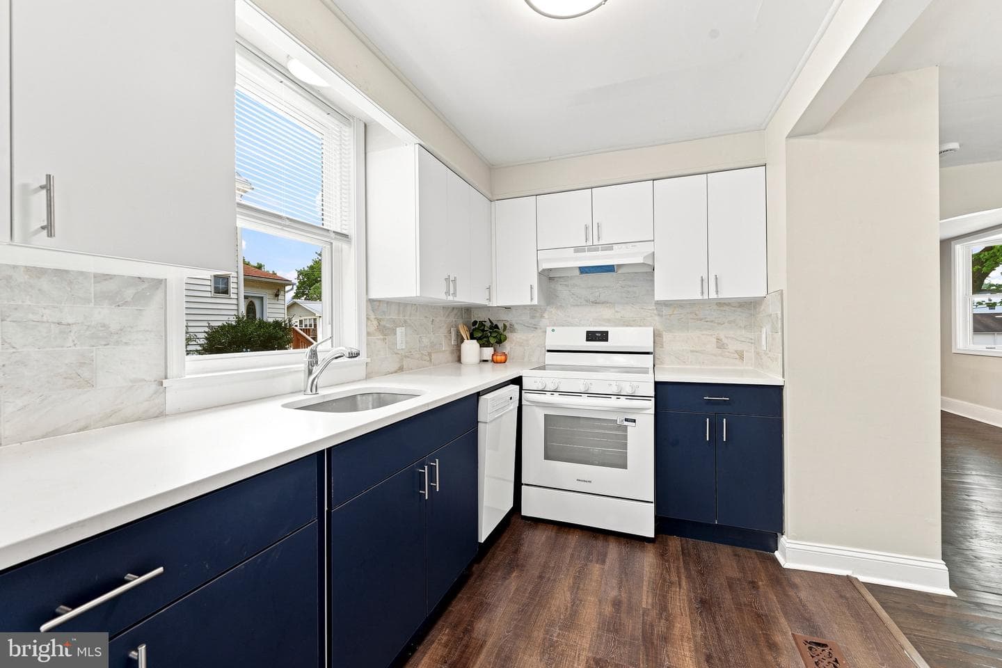 1042 Randall Avenue photo 14