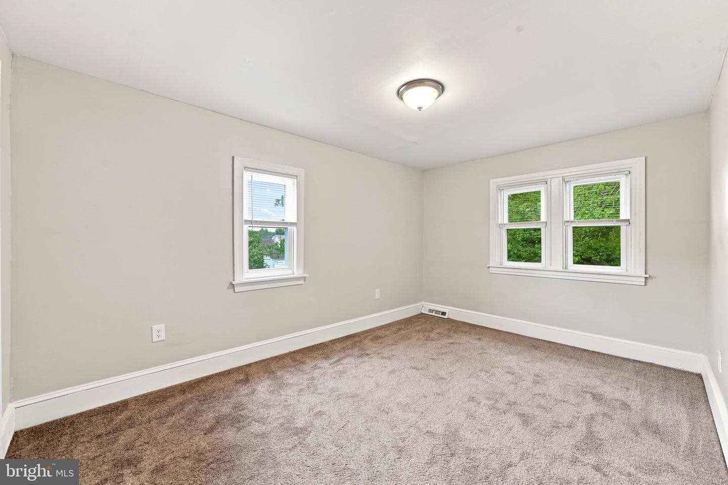 1042 Randall Avenue photo 15