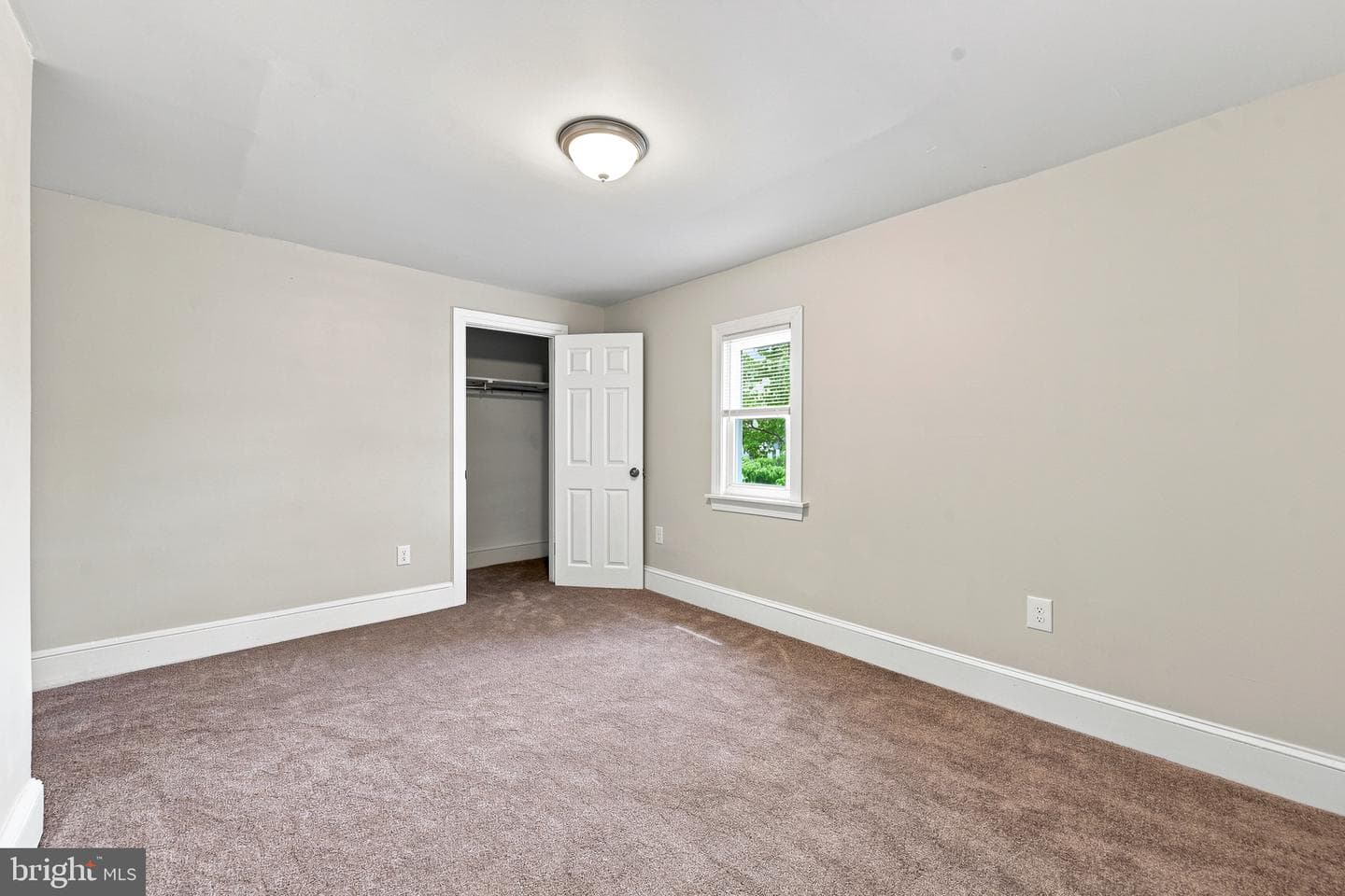 1042 Randall Avenue photo 16