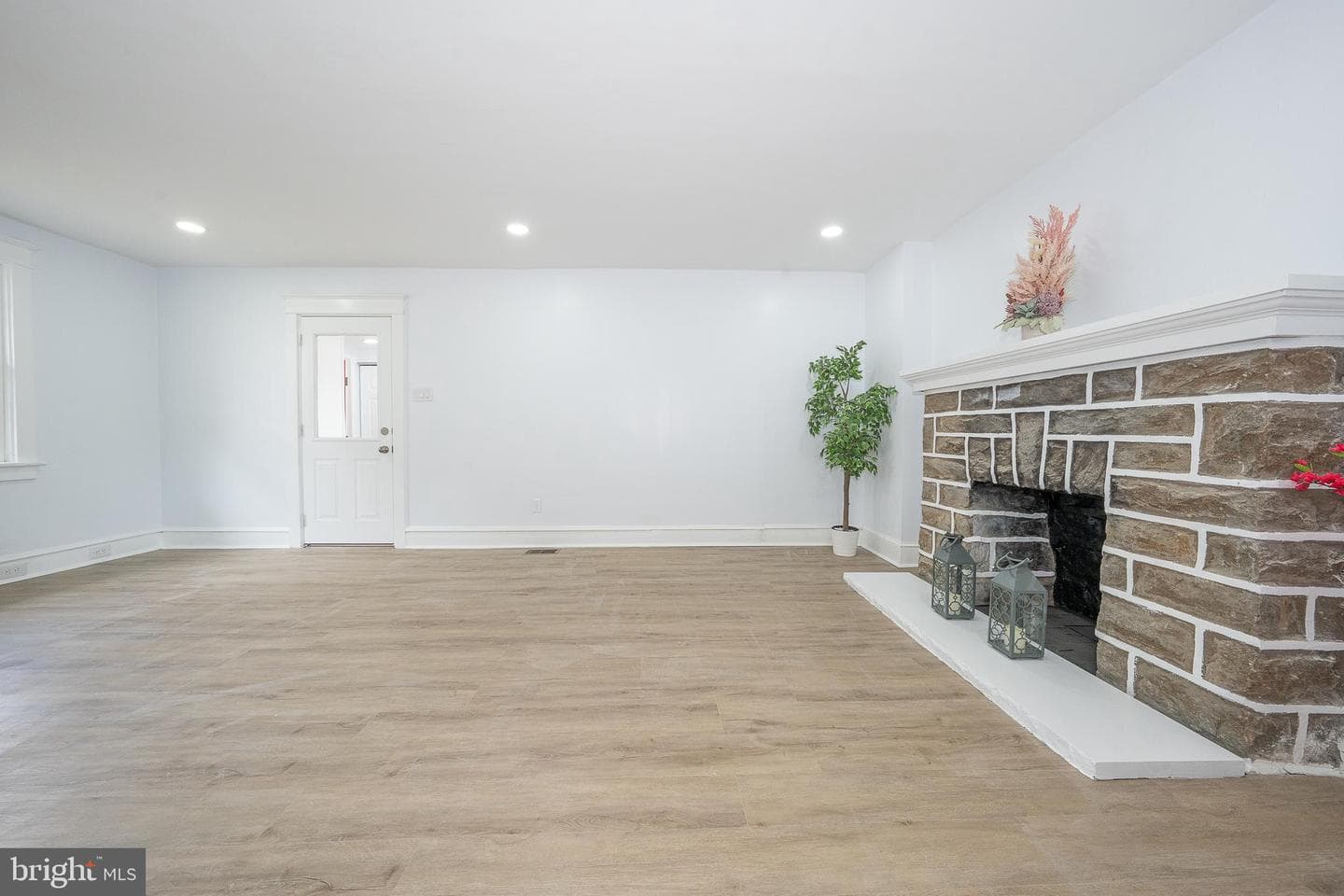 828 Mason Avenue photo 23