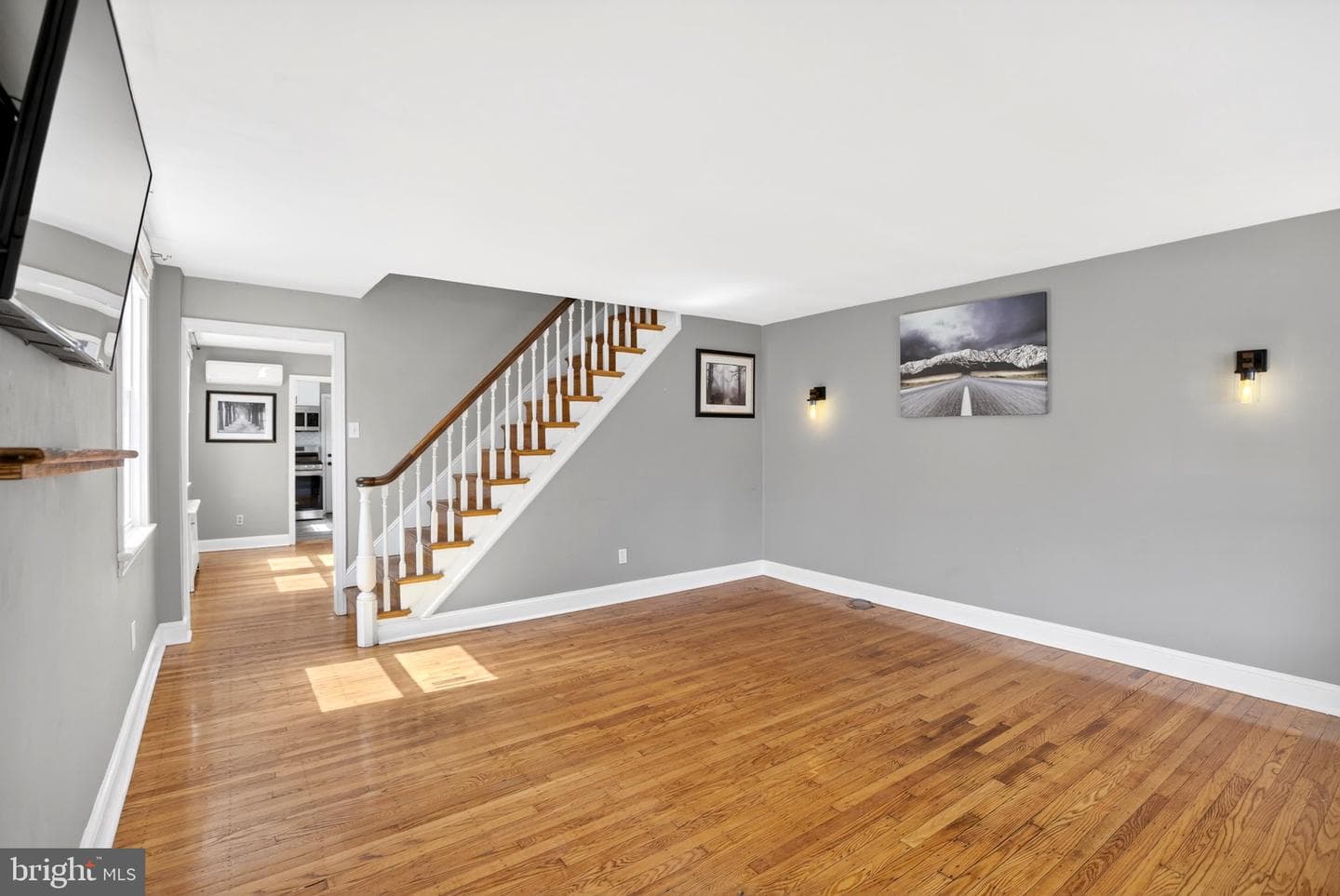 712 Clarendon Road photo 3