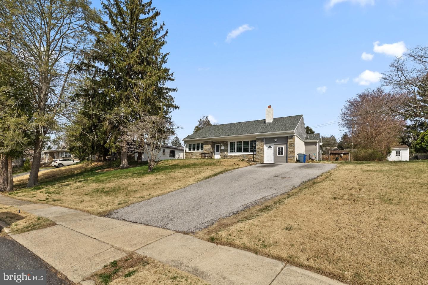 711 Hedgerow Drive photo 4