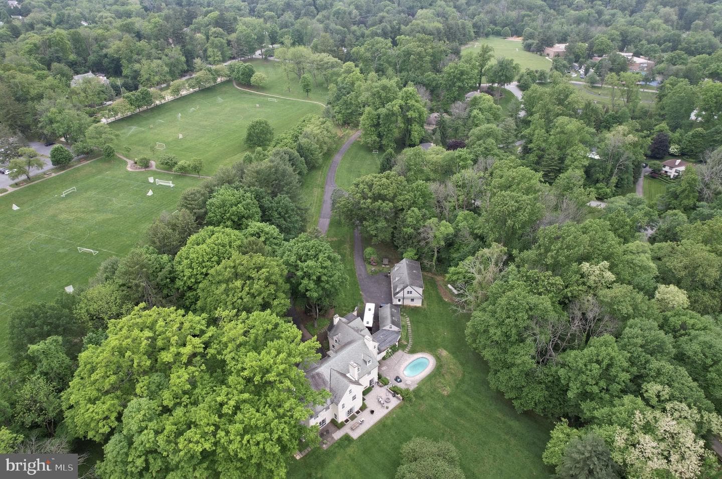 846 Maplewood Road photo 3