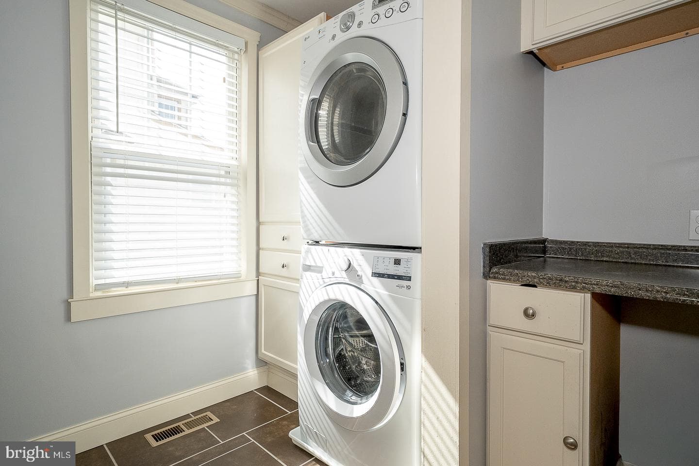 240 Wadas Avenue photo 32