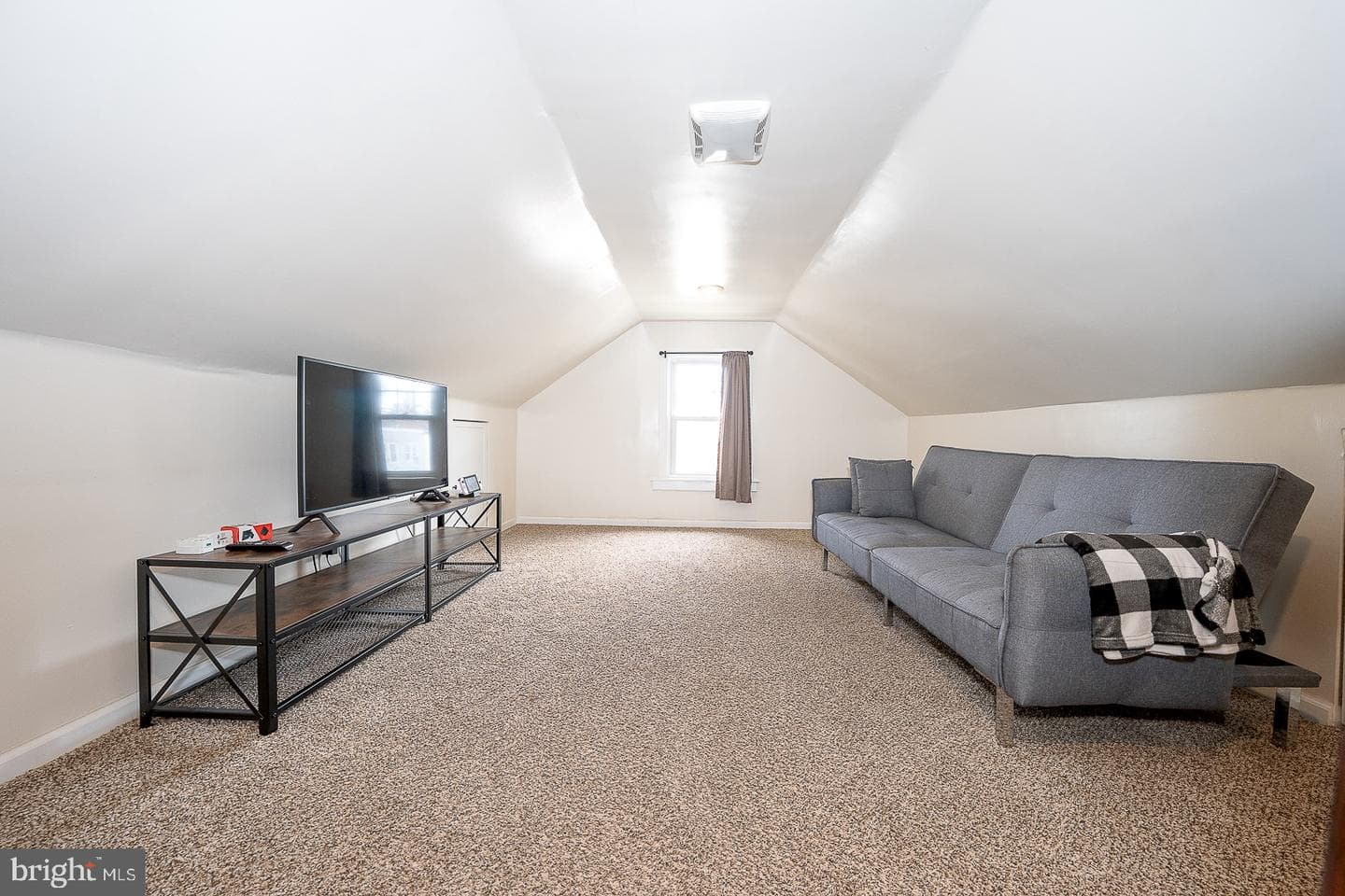 240 Wadas Avenue photo 53