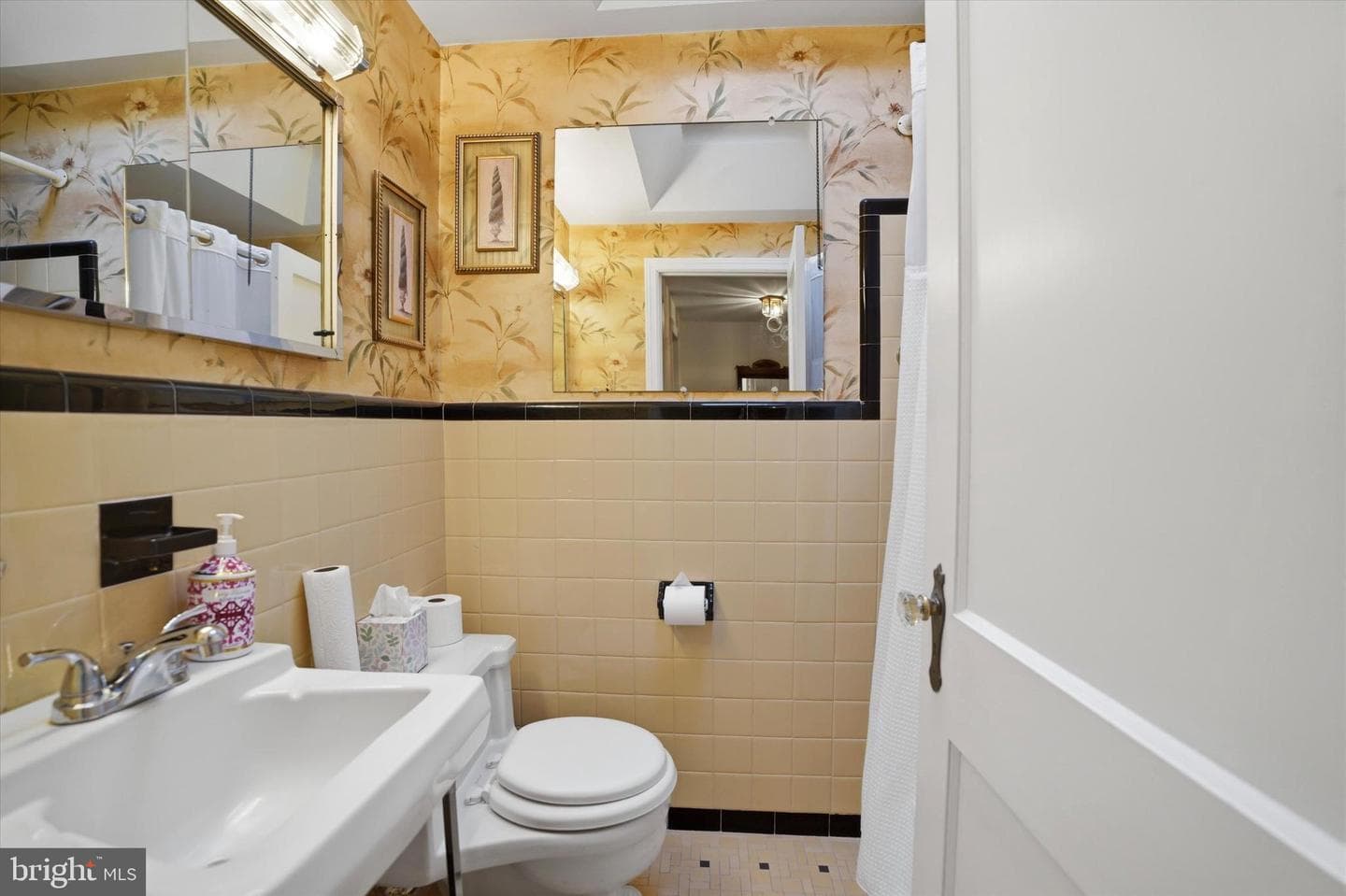 2430 Stoneybrook Lane photo 10