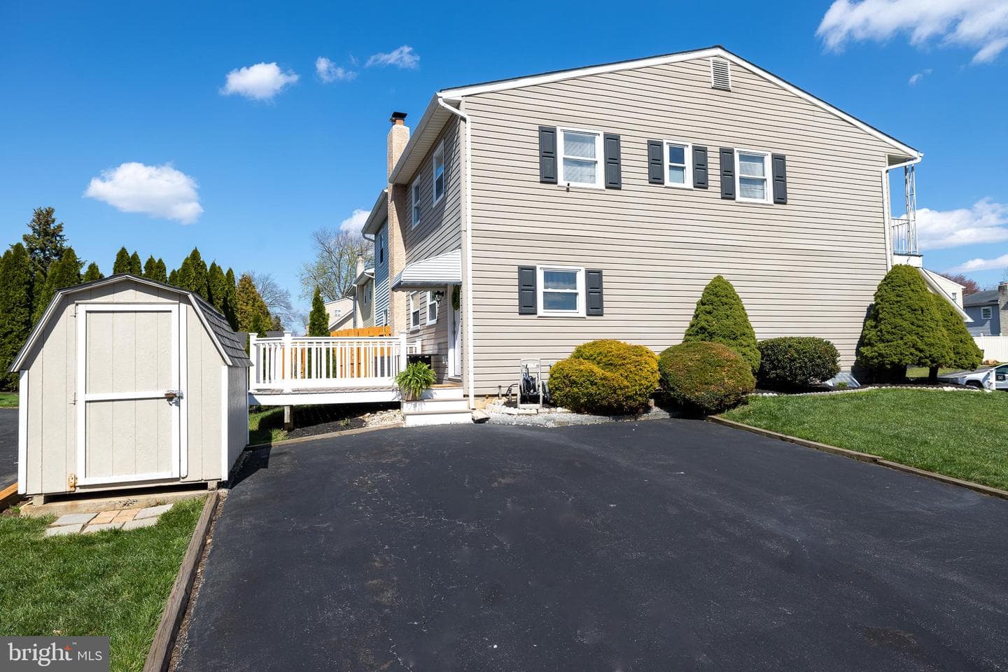 645 W Wiltshire Drive photo 18