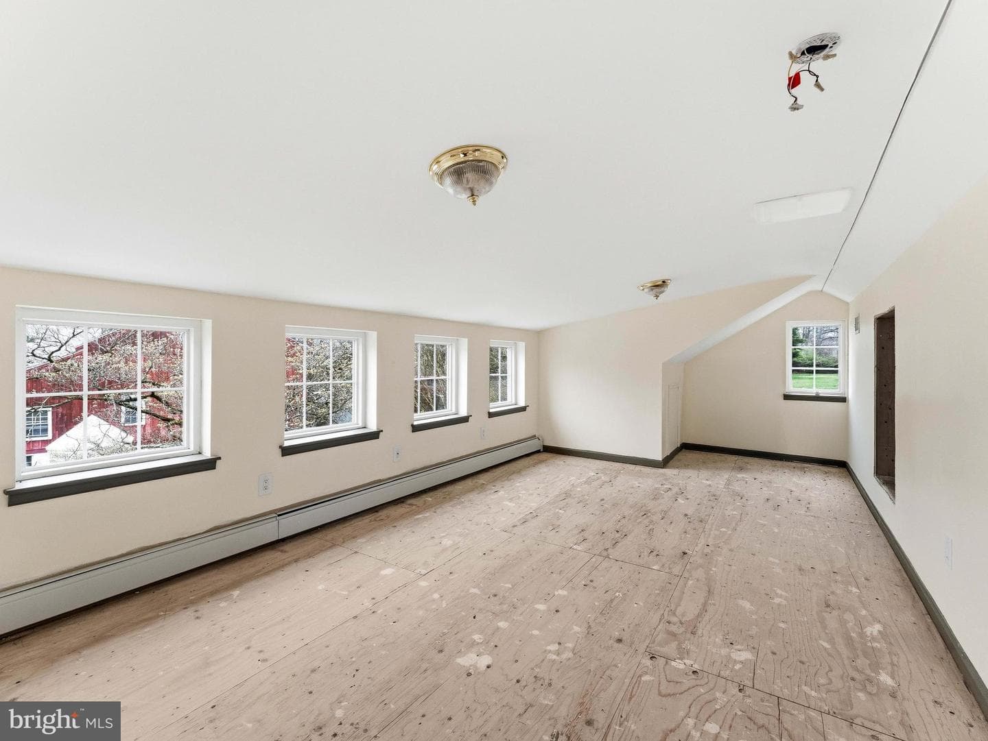 71 W Sproul Road photo 32