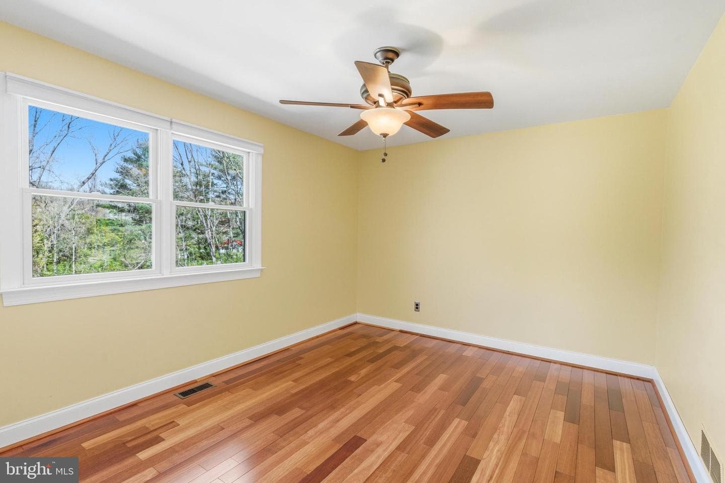 76 Colonial Circle photo 32