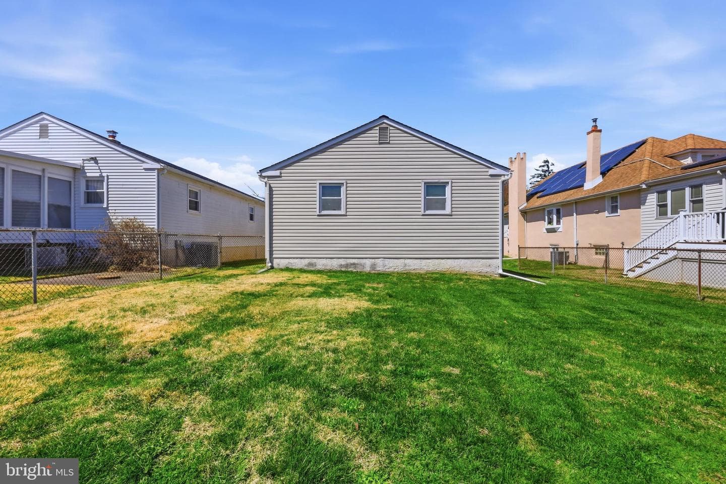 129 E Maple Avenue photo 16