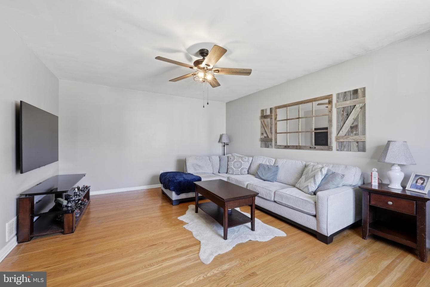 129 E Maple Avenue photo 5