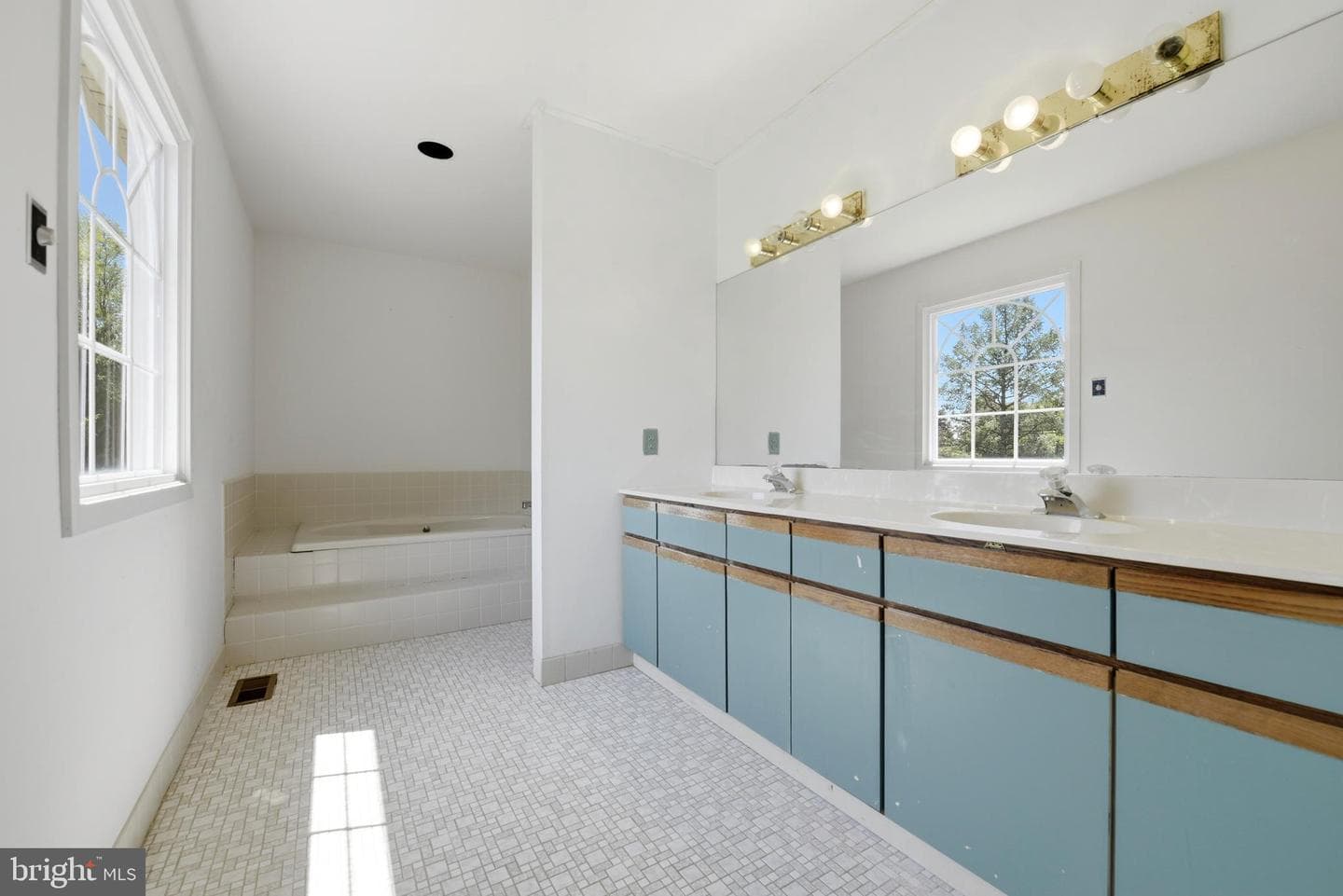 1 Glen Meadow Drive photo 24