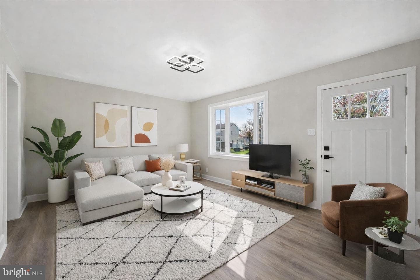 222 W Love Lane photo 2