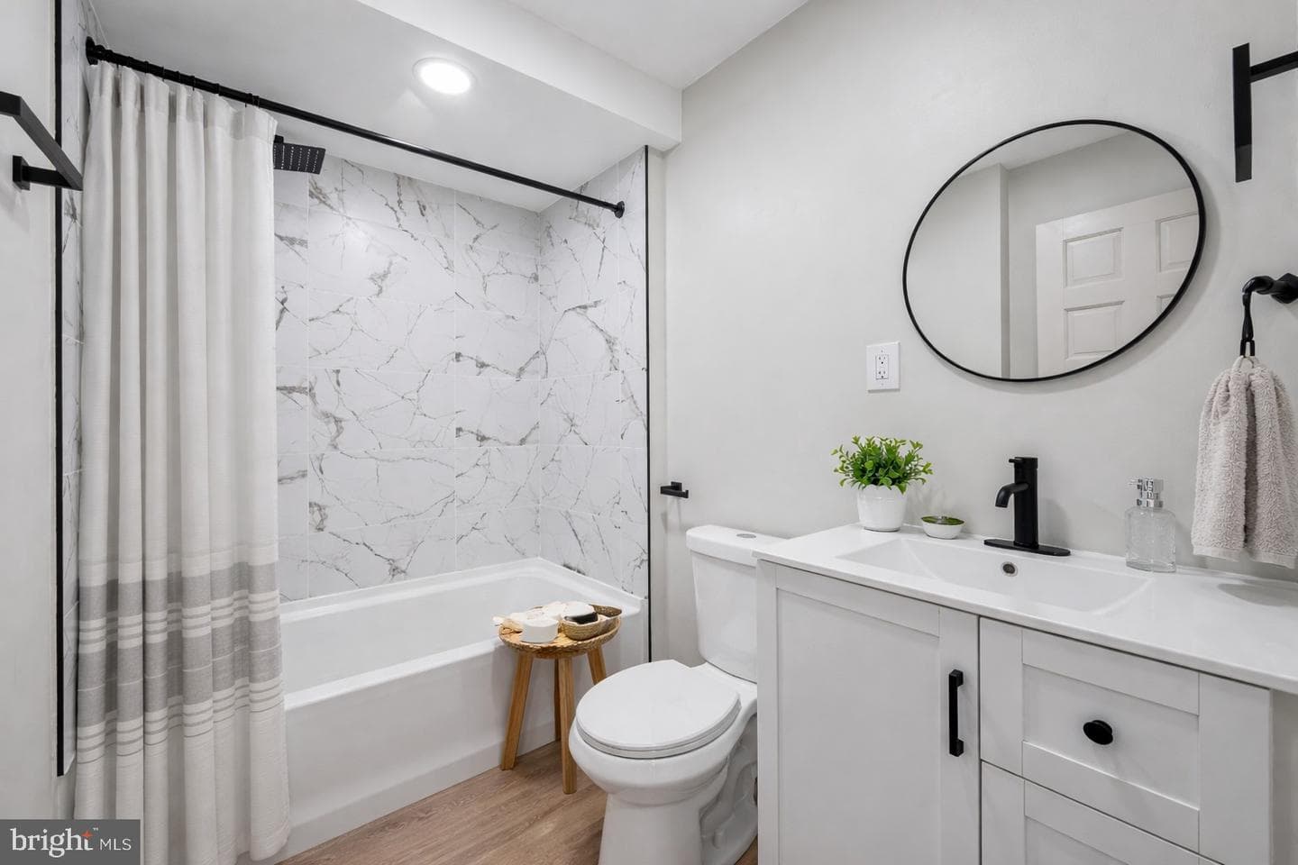 222 W Love Lane photo 9
