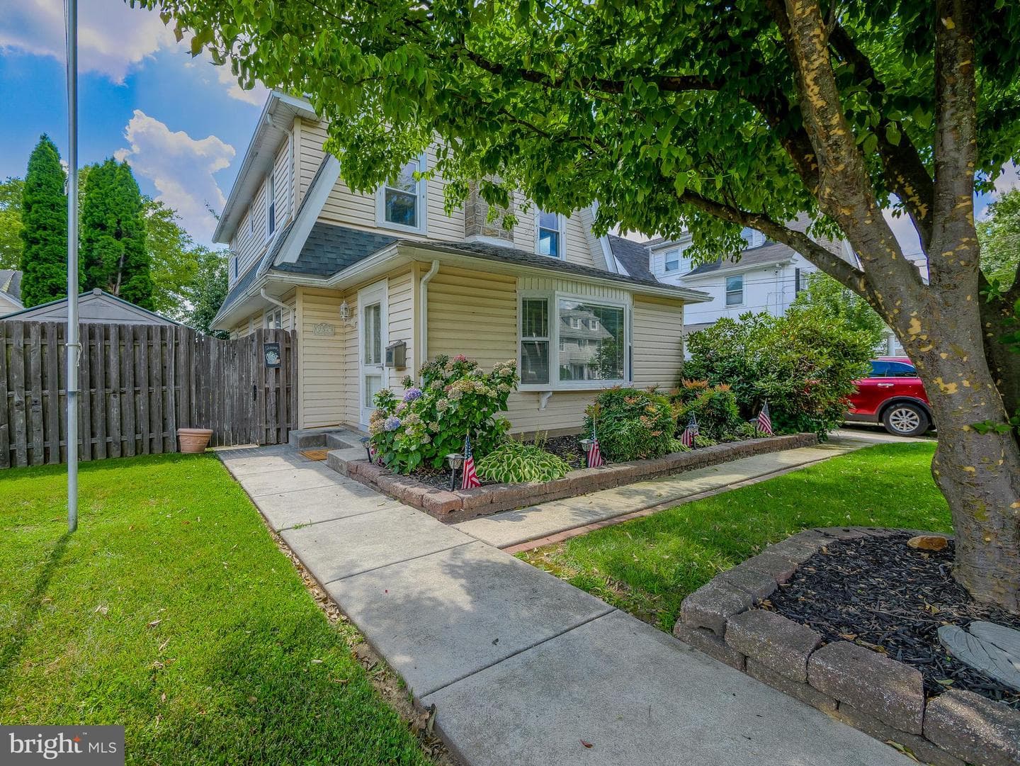 738 Foss Avenue photo 1