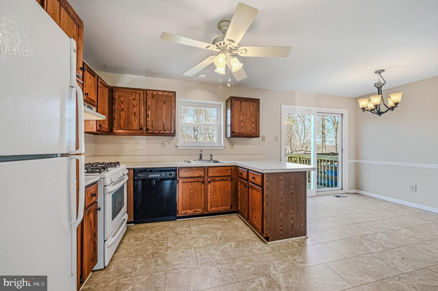 94 Victoria Drive photo 9