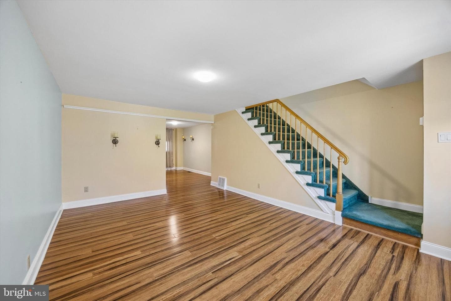 816 Crescent Drive photo 2