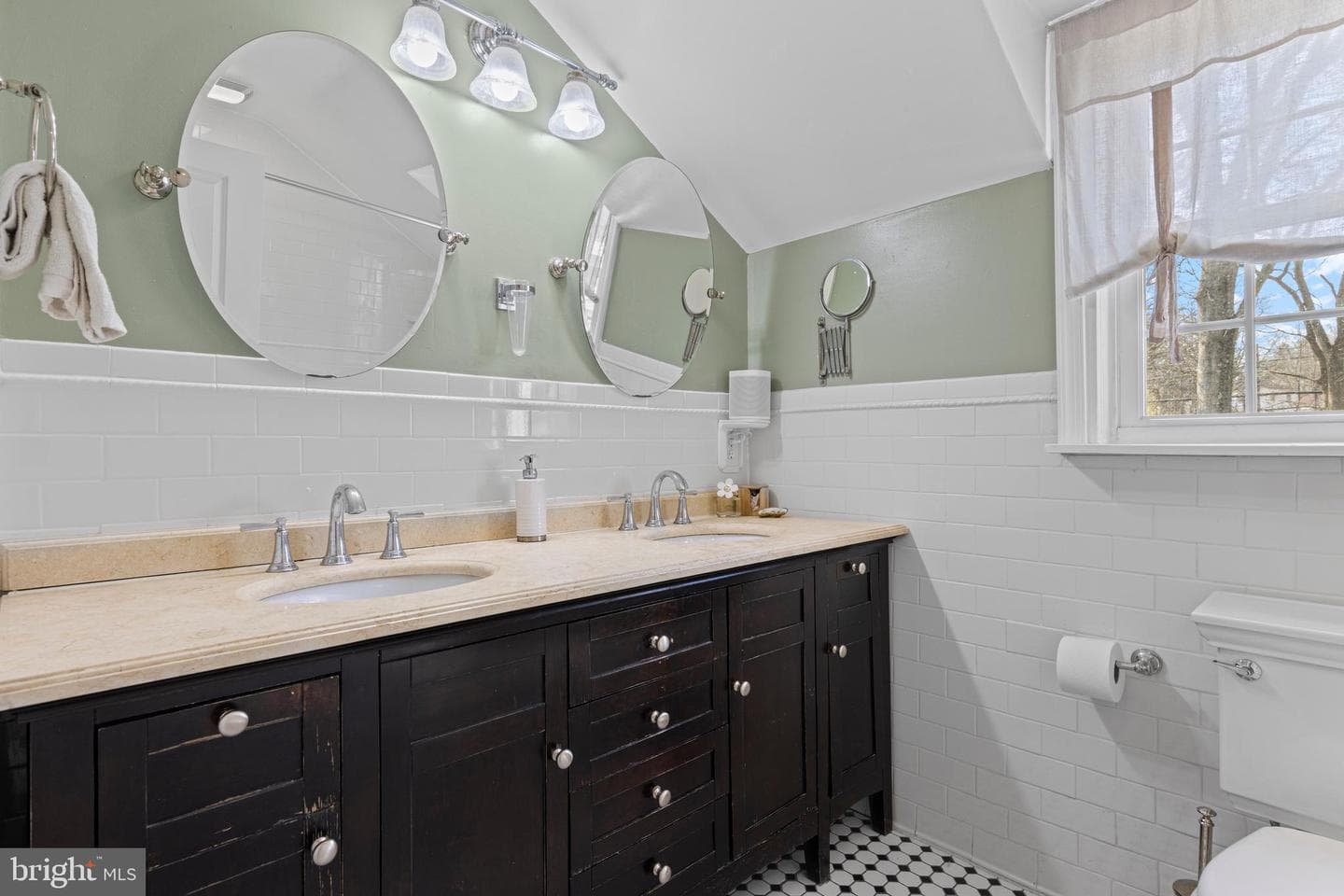 526 W Beechtree Lane photo 21