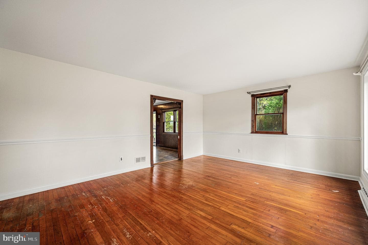 5946 Chichester Avenue photo 3