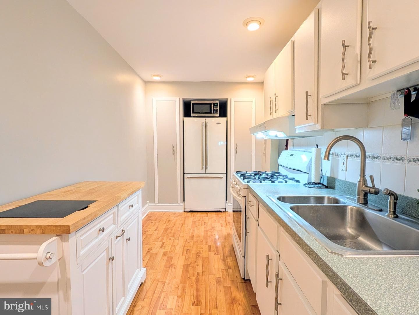 568 Michell Street photo 17