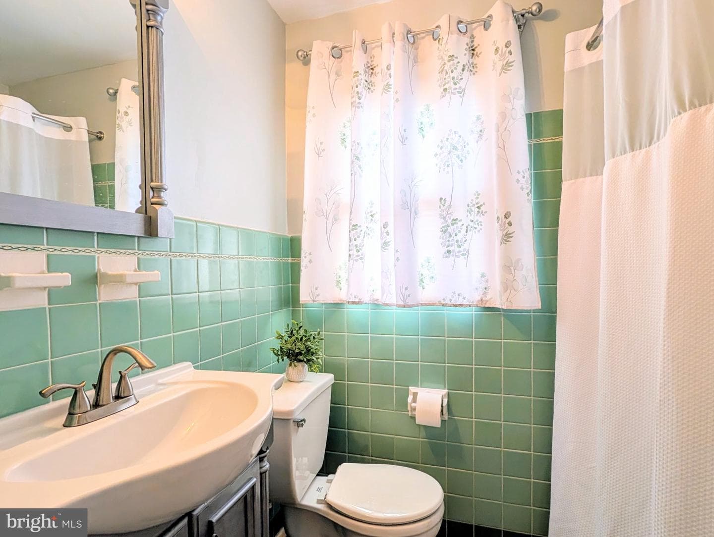 568 Michell Street photo 22