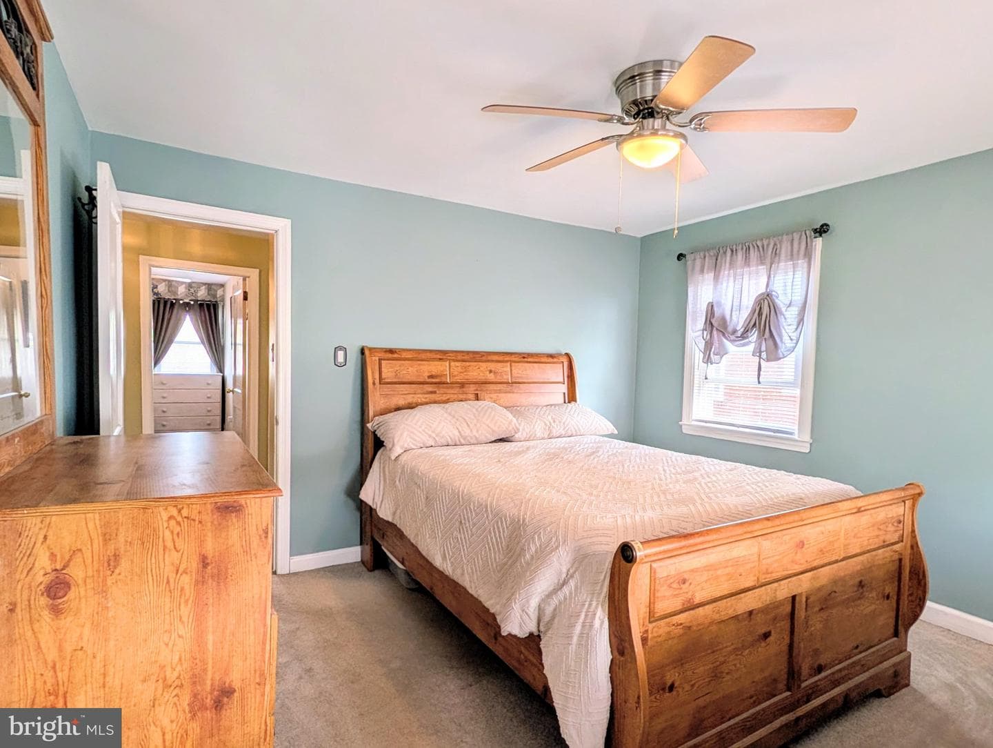 568 Michell Street photo 25