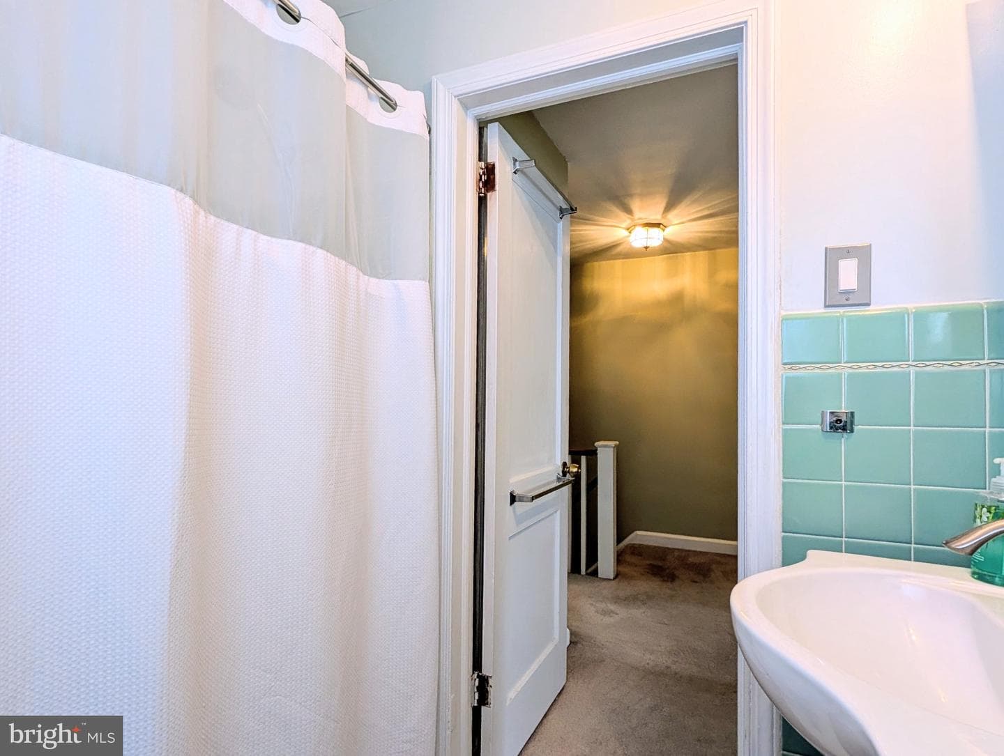 568 Michell Street photo 27