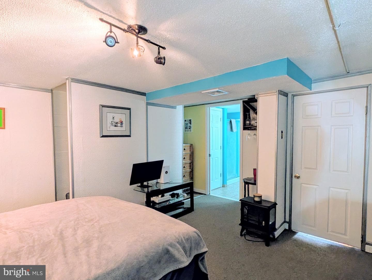 568 Michell Street photo 33