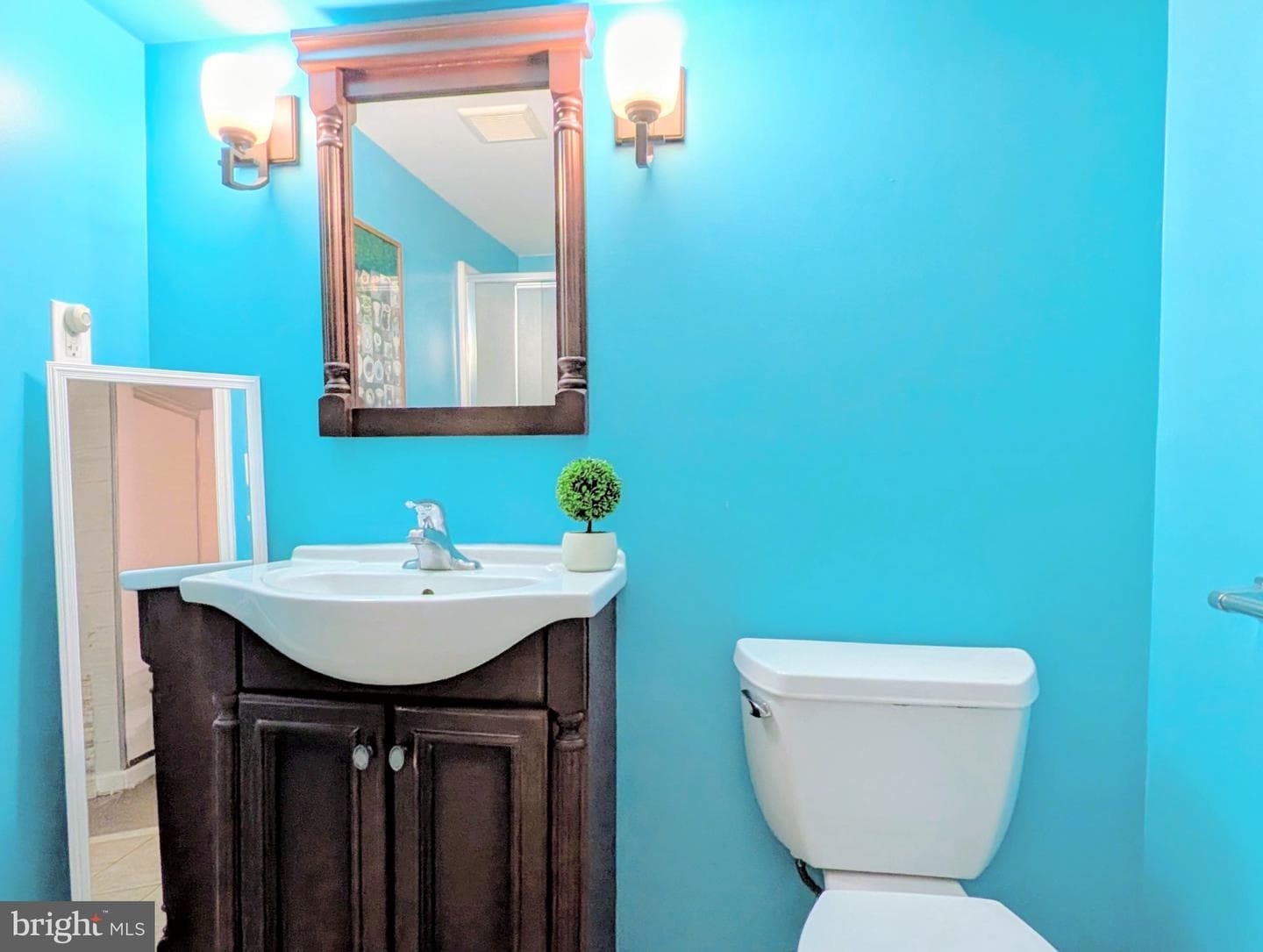 568 Michell Street photo 36
