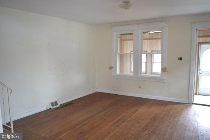 631 10th Avenue photo 8