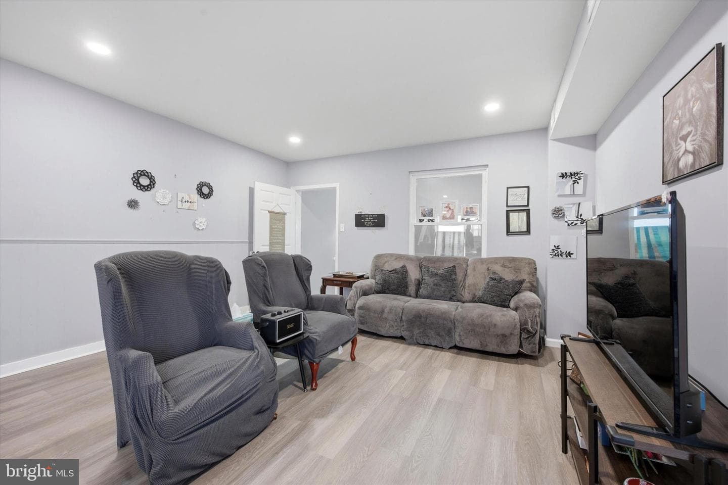 400 Pusey Avenue photo 2