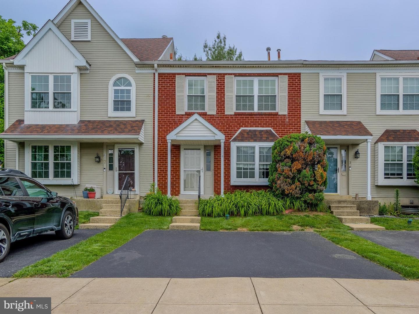 6 Victoria Drive photo 1