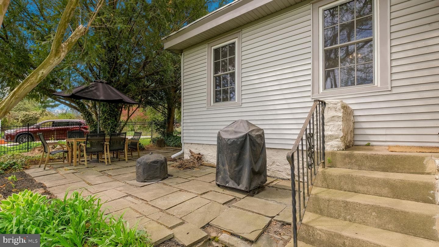 204 W Brookhaven Road photo 37
