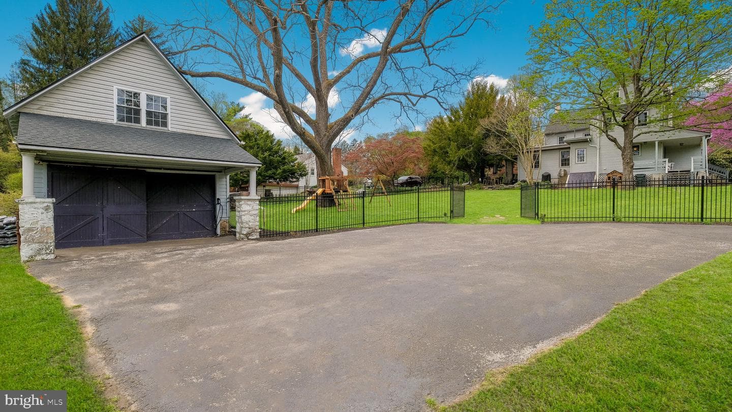 204 W Brookhaven Road photo 47