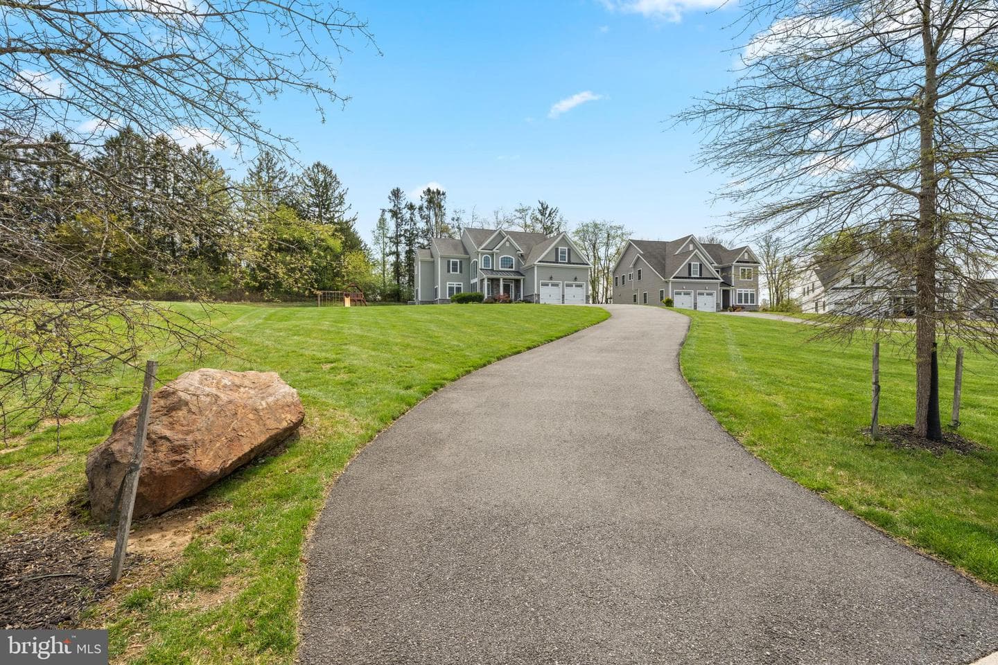10 Giana Way photo 3