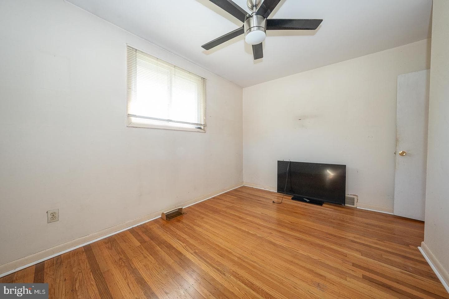 102 Tuscany Road photo 12