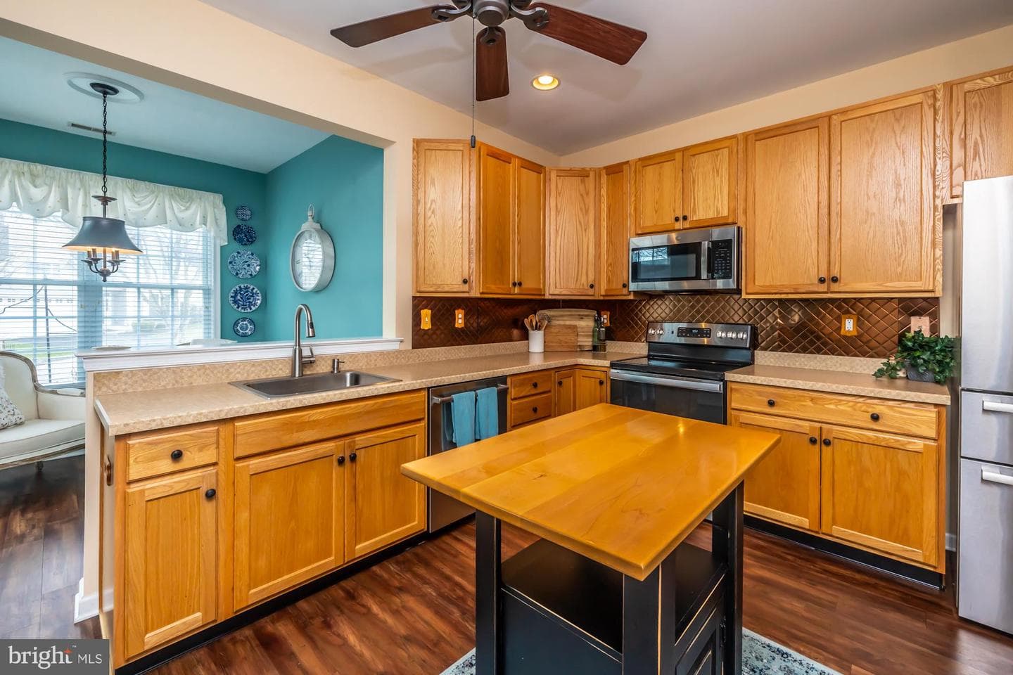1737 Wisteria Way photo 16