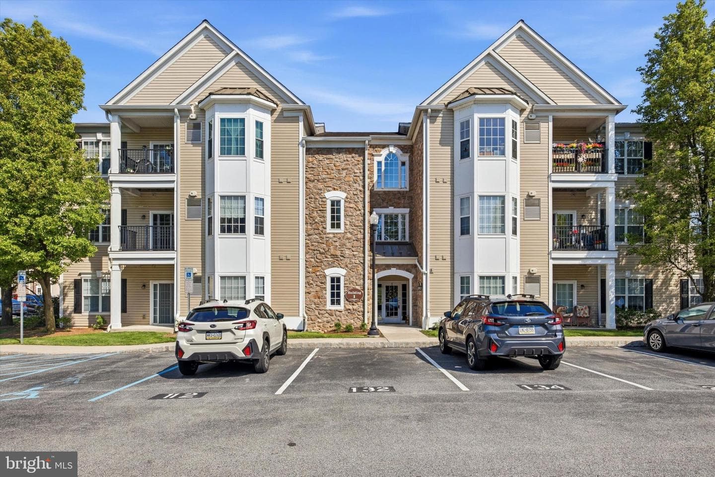 121 E Creekside Drive #121