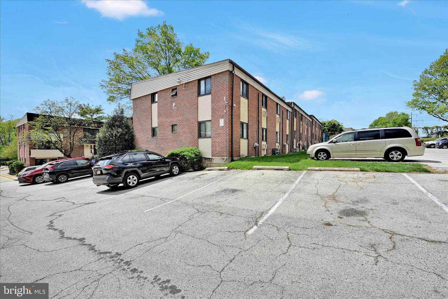 100 E Glenolden Ave # P12 photo 1