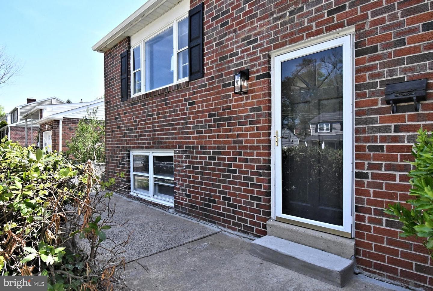 412 Camelot Drive photo 2