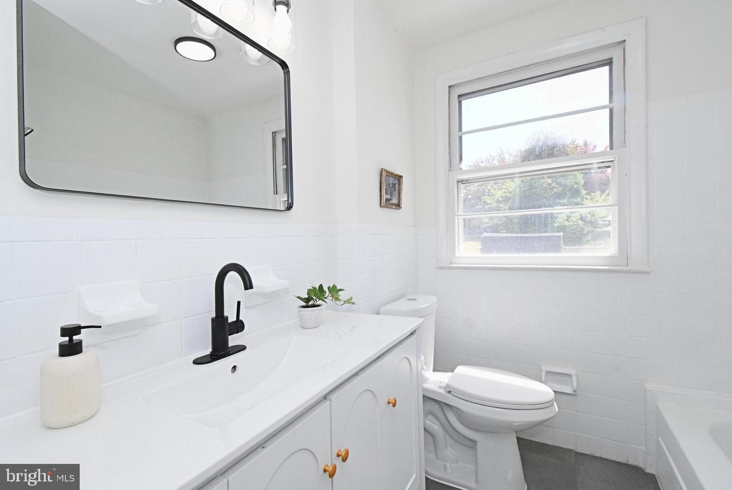 412 Camelot Drive photo 30