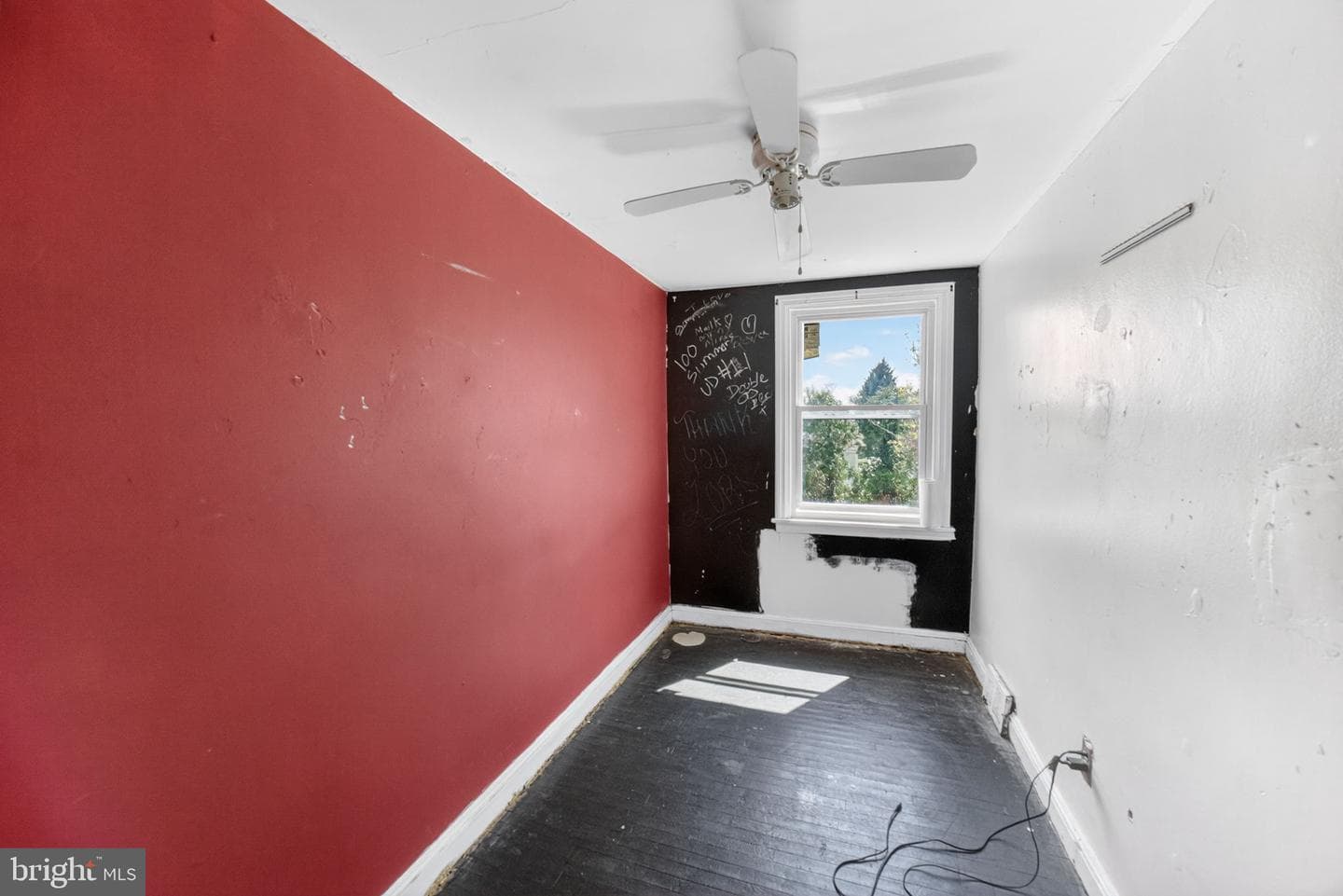 236 W Washington Avenue photo 16