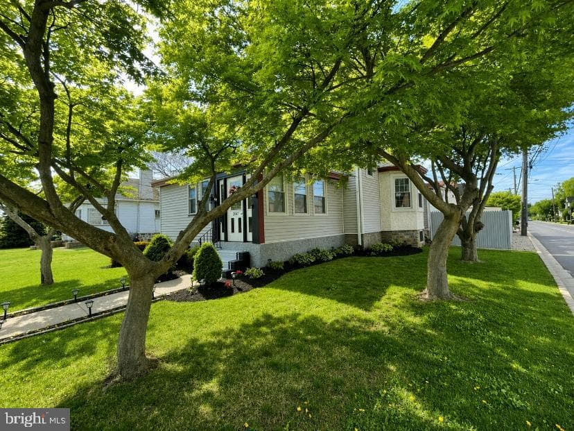 2047 Walnut Street photo 2
