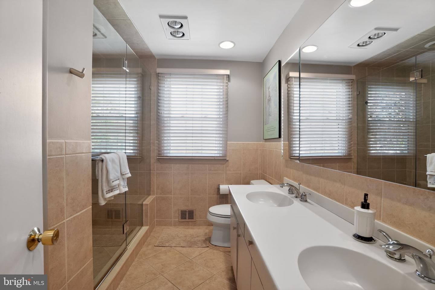 307 Colonial Drive photo 20