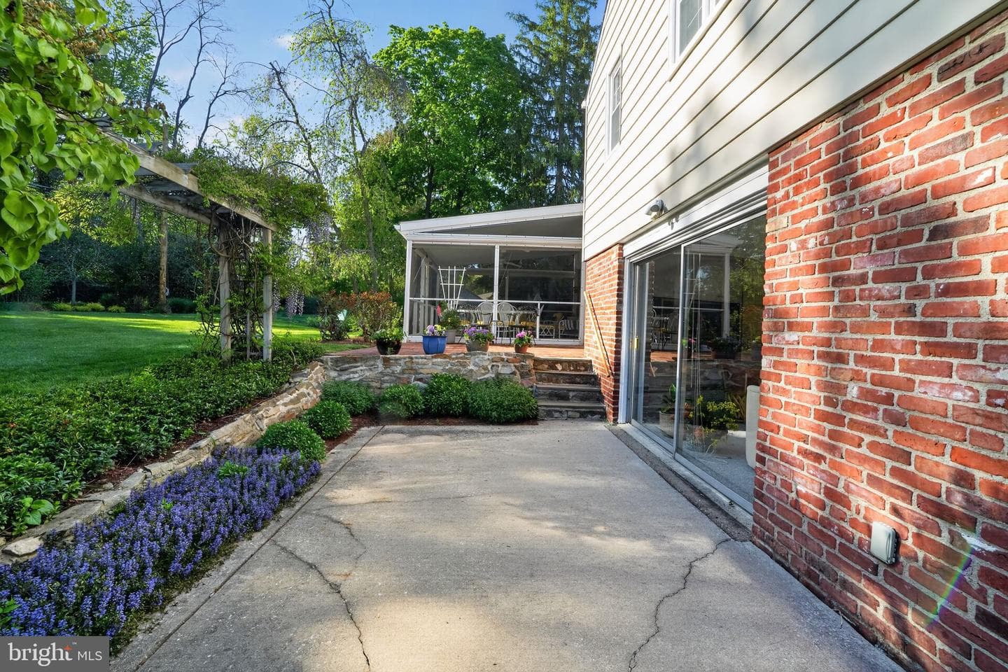 307 Colonial Drive photo 32